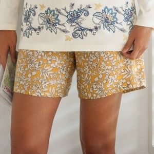 Blancheporte Pyžamové šortky s květinovým vzorem hořčicová 42/44